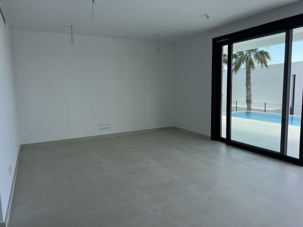 4 Bed Townhouse for sale in Fuengirola Costa Del Sol, Málaga, Spain