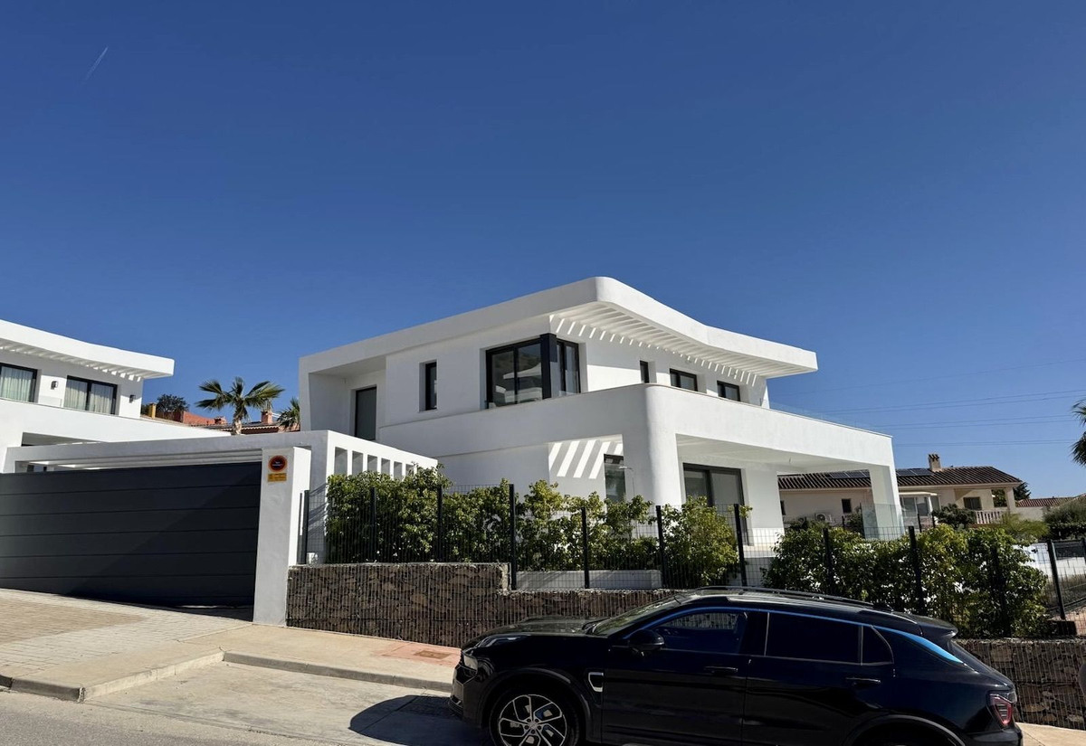 4 Bed Townhouse for sale in Fuengirola Costa Del Sol, Málaga, Spain