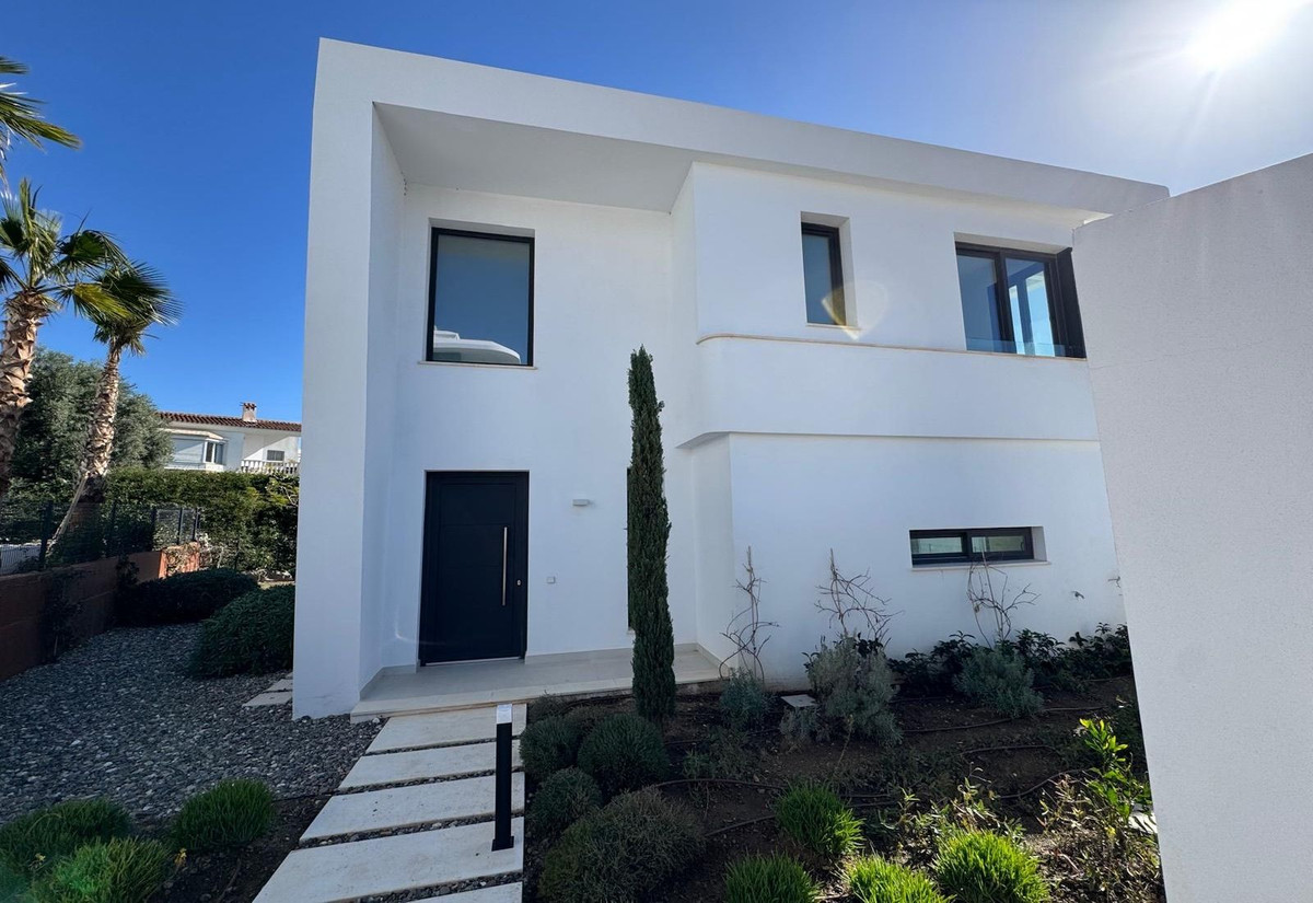4 Bed Townhouse for sale in Fuengirola Costa Del Sol, Málaga, Spain