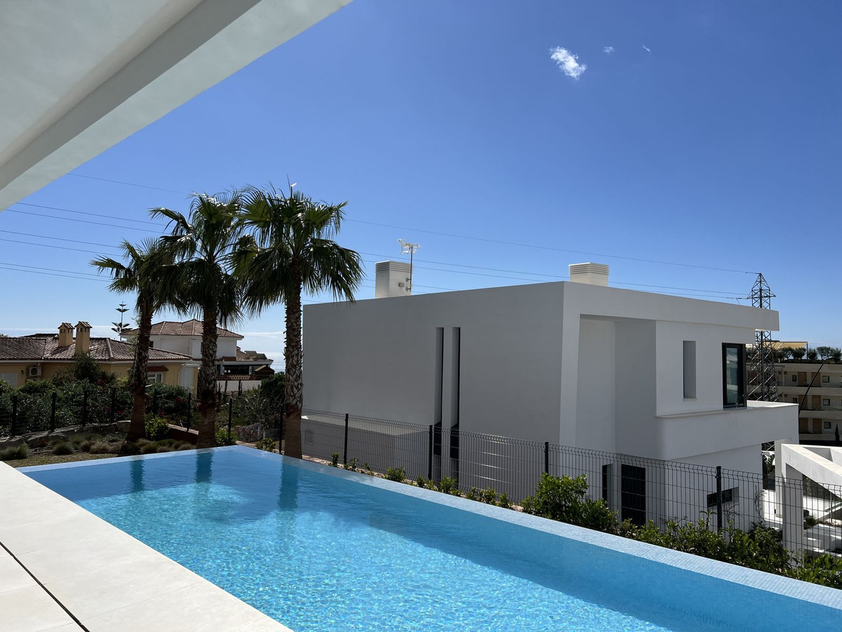 4 Bed Townhouse for sale in Fuengirola Costa Del Sol, Málaga, Spain