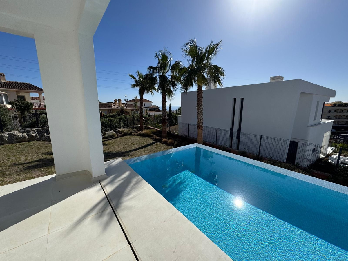 4 Bed Townhouse for sale in Fuengirola Costa Del Sol, Málaga, Spain