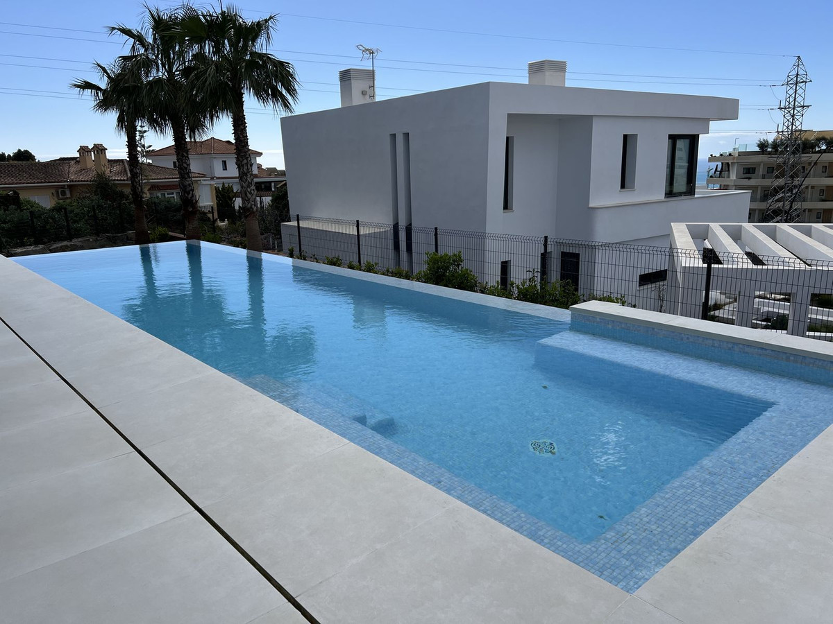 4 Bed Townhouse for sale in Fuengirola Costa Del Sol, Málaga, Spain