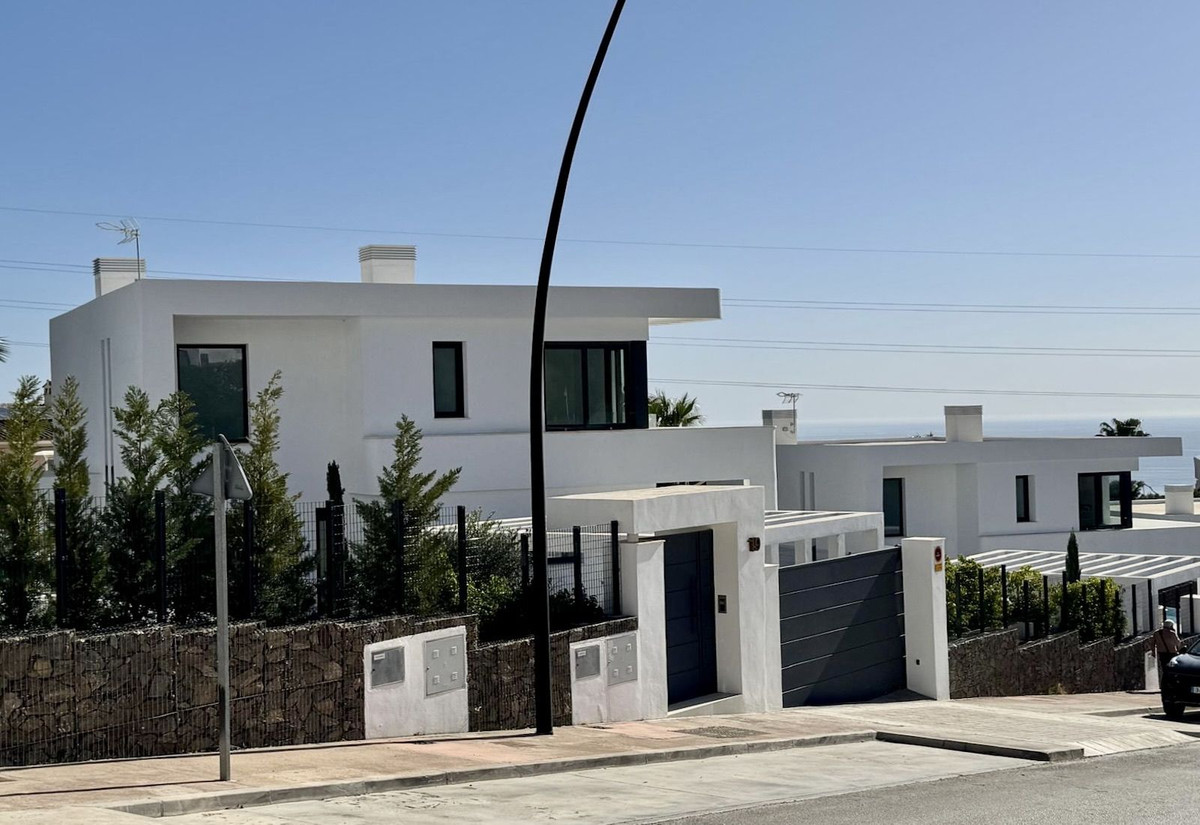 4 Bed Townhouse for sale in Fuengirola Costa Del Sol, Málaga, Spain