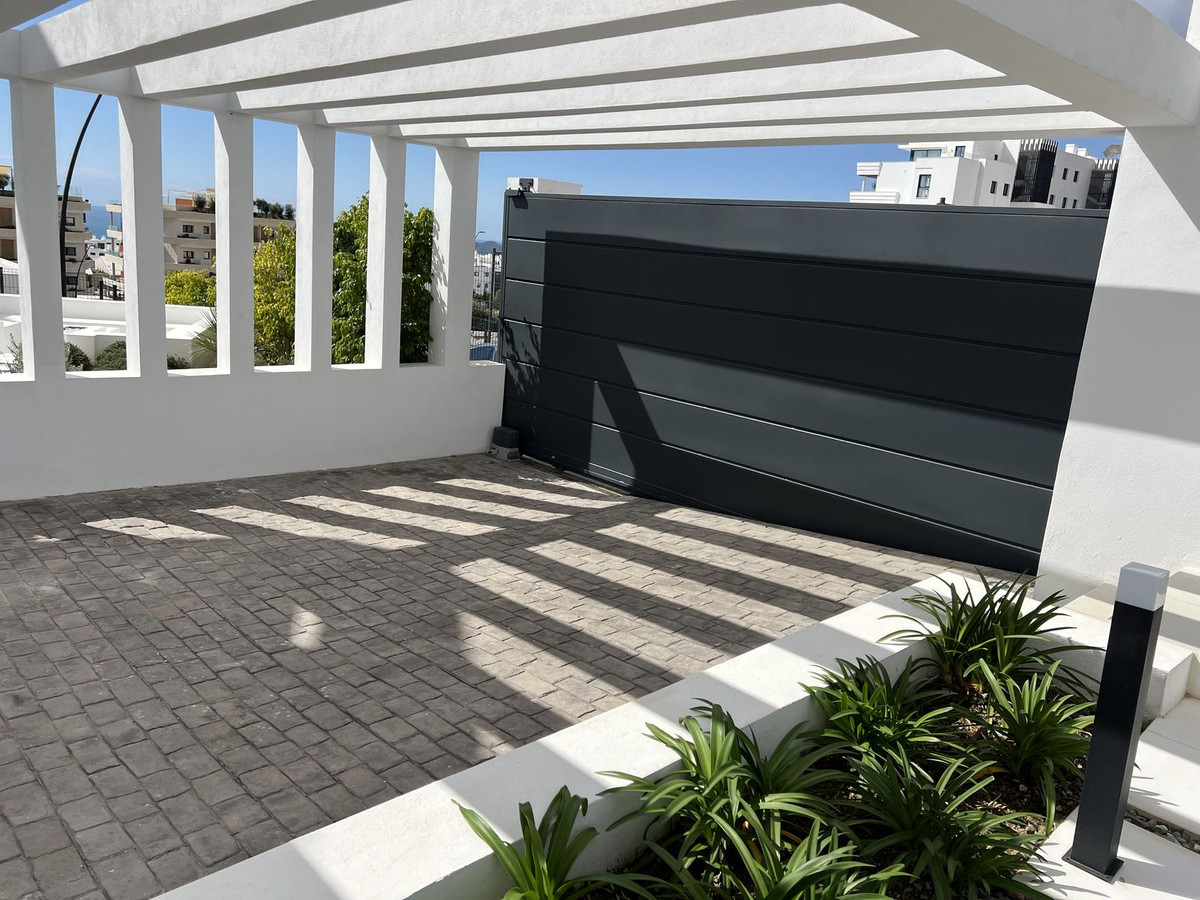 4 Bed Townhouse for sale in Fuengirola Costa Del Sol, Málaga, Spain