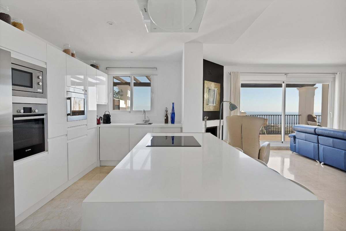 2 Bed Apartment for sale in Calahonda Costa Del Sol, Málaga, Spain