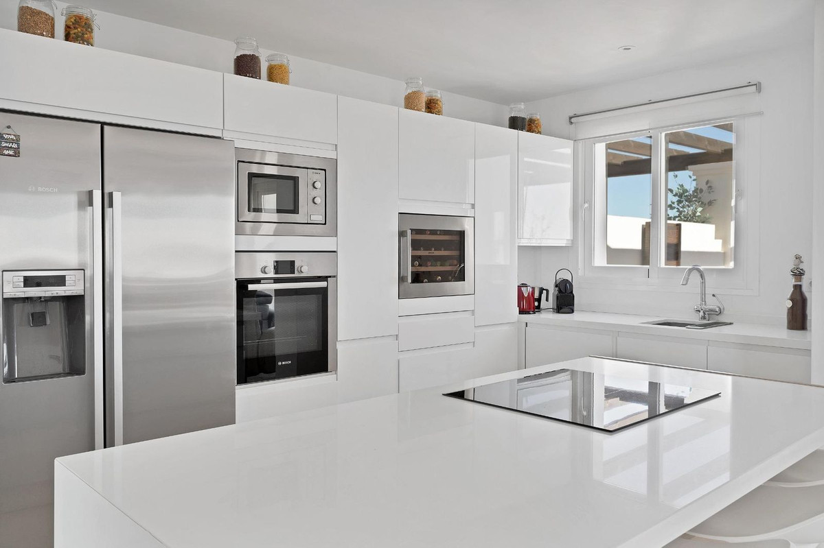 2 Bed Apartment for sale in Calahonda Costa Del Sol, Málaga, Spain