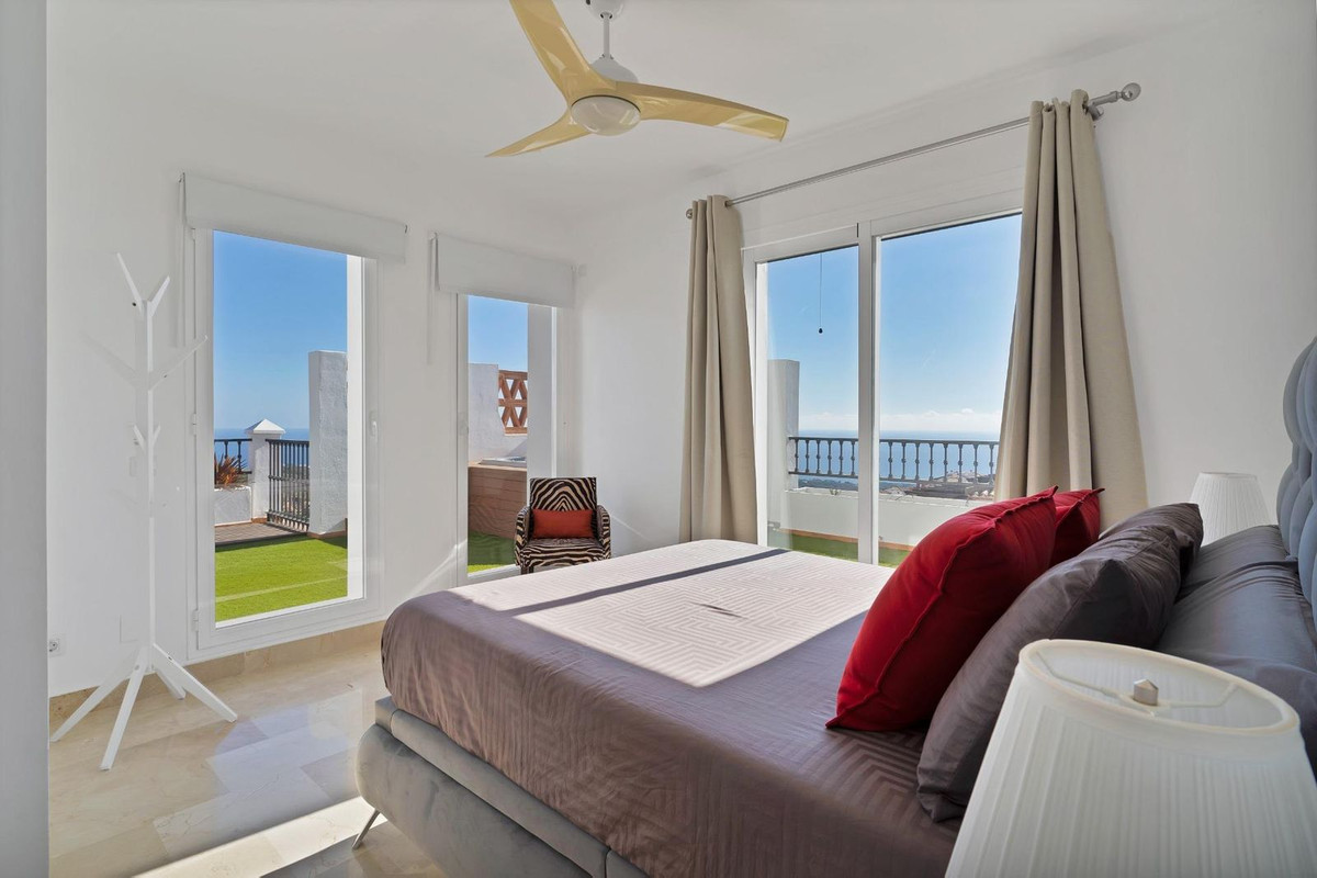 2 Bed Apartment for sale in Calahonda Costa Del Sol, Málaga, Spain