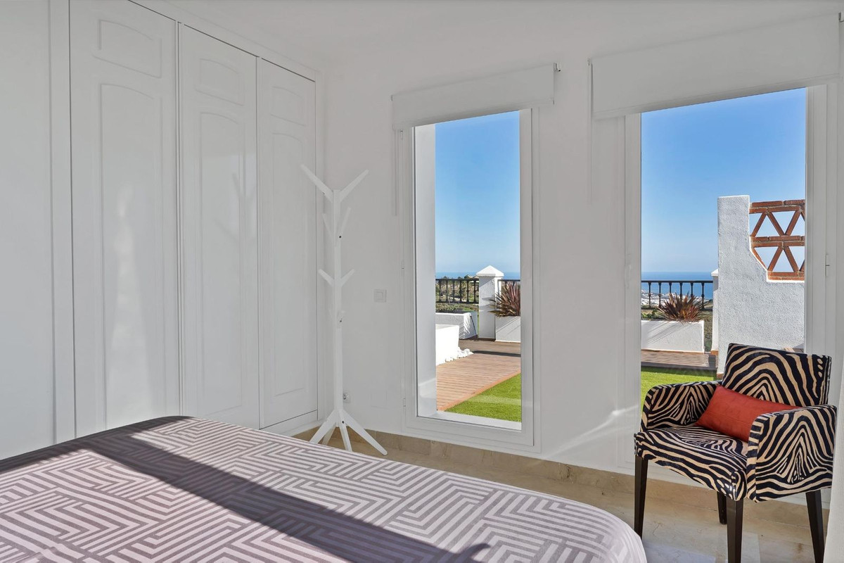 2 Bed Apartment for sale in Calahonda Costa Del Sol, Málaga, Spain