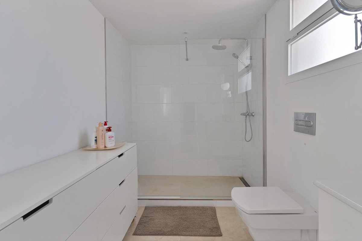 2 Bed Apartment for sale in Calahonda Costa Del Sol, Málaga, Spain