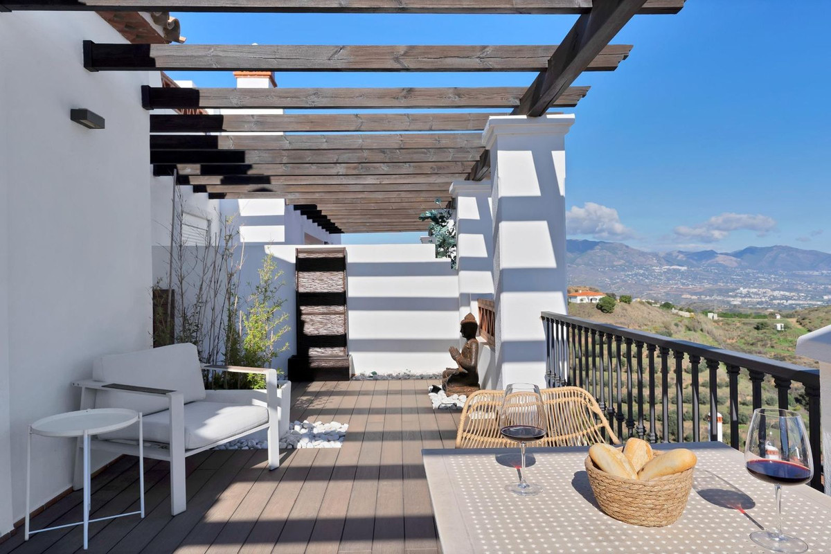2 Bed Apartment for sale in Calahonda Costa Del Sol, Málaga, Spain