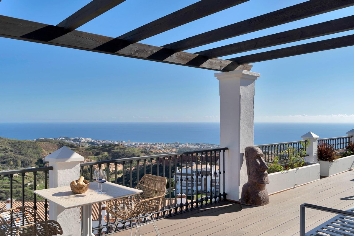 2 Bed Apartment for sale in Calahonda Costa Del Sol, Málaga, Spain