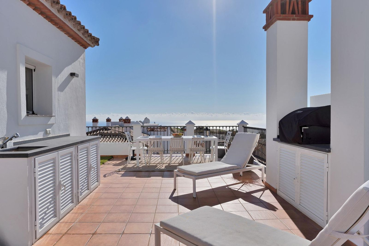 2 Bed Apartment for sale in Calahonda Costa Del Sol, Málaga, Spain