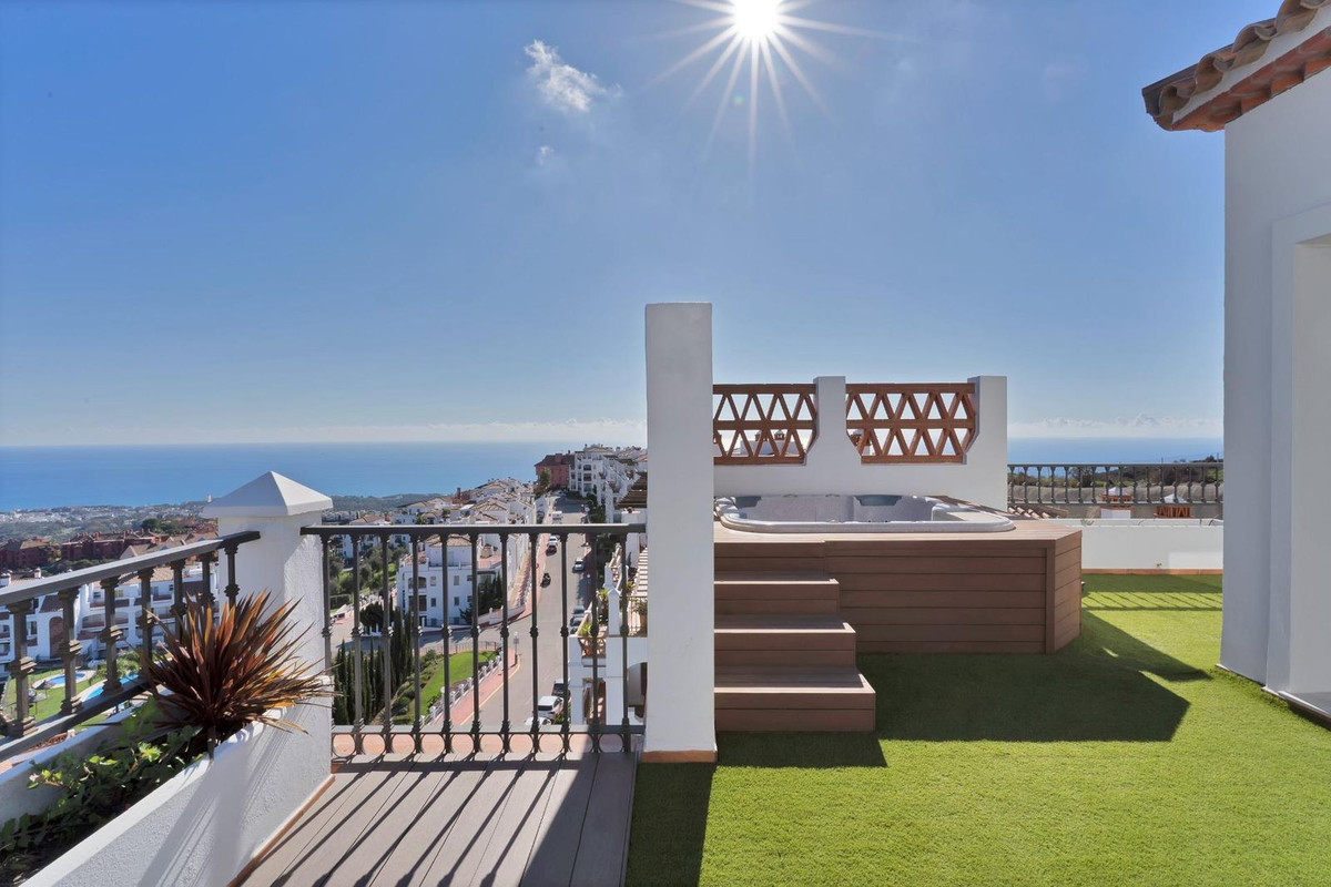 2 Bed Apartment for sale in Calahonda Costa Del Sol, Málaga, Spain