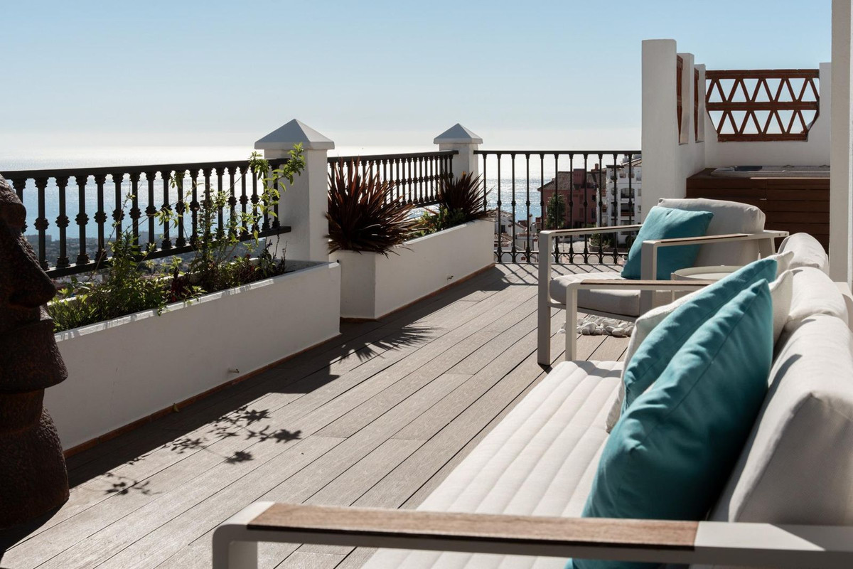 2 Bed Apartment for sale in Calahonda Costa Del Sol, Málaga, Spain