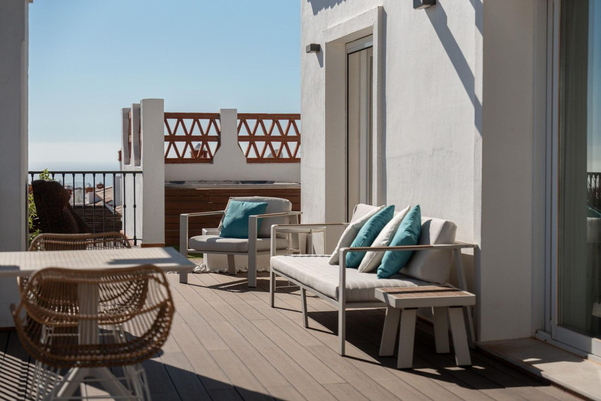 2 Bed Apartment for sale in Calahonda Costa Del Sol, Málaga, Spain