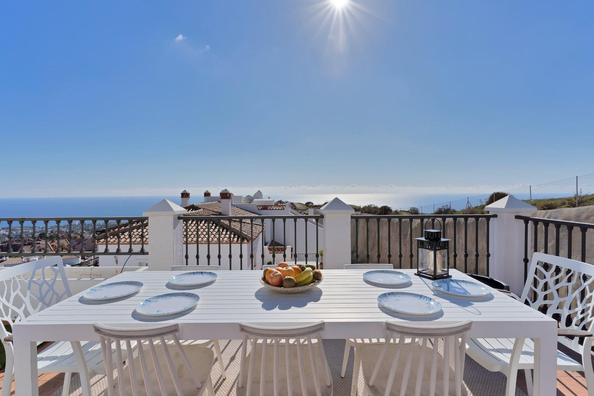2 Bed Apartment for sale in Calahonda Costa Del Sol, Málaga, Spain