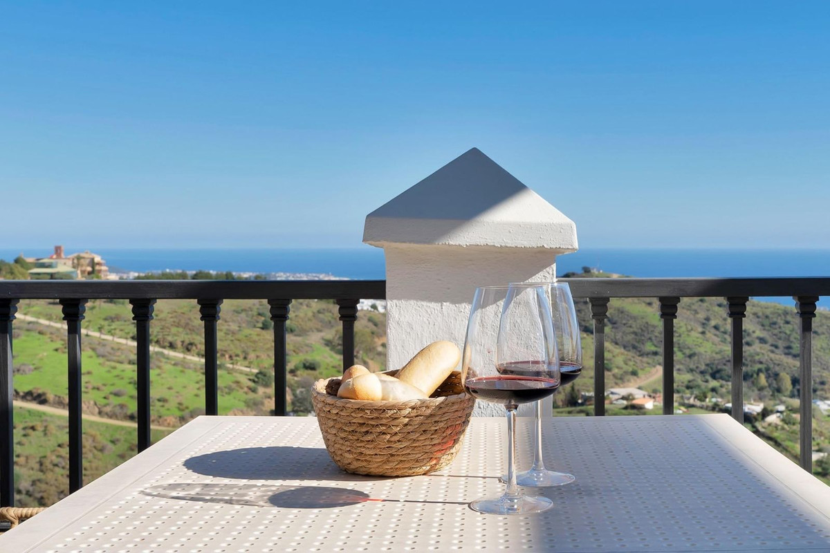 2 Bed Apartment for sale in Calahonda Costa Del Sol, Málaga, Spain