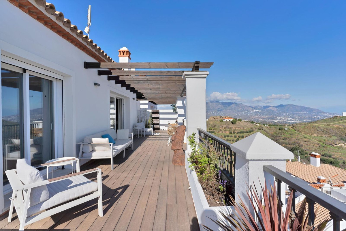 2 Bed Apartment for sale in Calahonda Costa Del Sol, Málaga, Spain