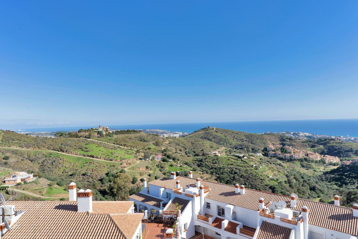 2 Bed Apartment for sale in Calahonda Costa Del Sol, Málaga, Spain