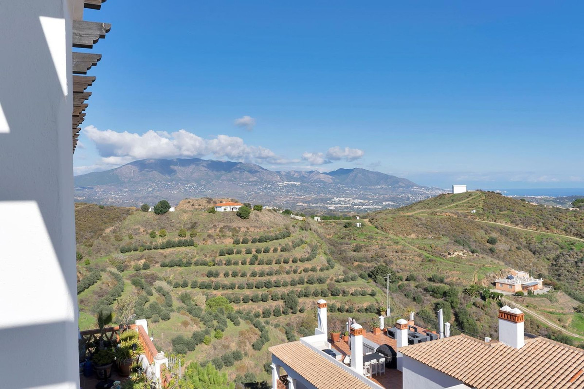 2 Bed Apartment for sale in Calahonda Costa Del Sol, Málaga, Spain