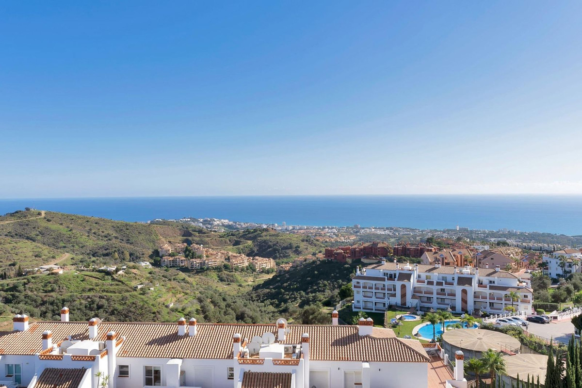 2 Bed Apartment for sale in Calahonda Costa Del Sol, Málaga, Spain