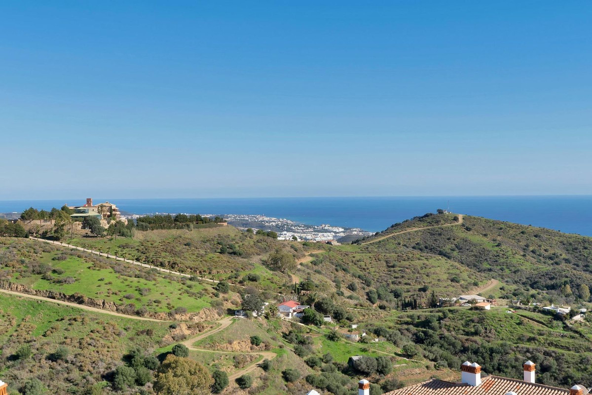 2 Bed Apartment for sale in Calahonda Costa Del Sol, Málaga, Spain