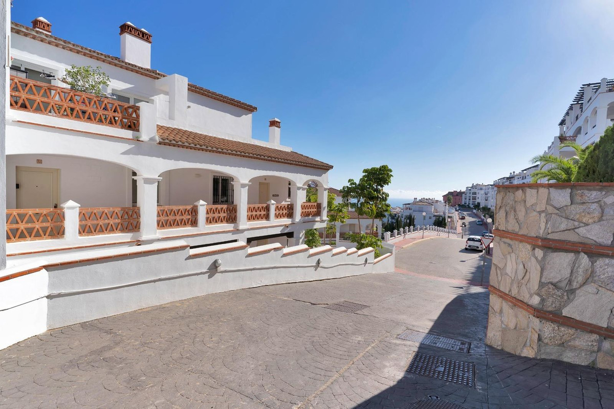 2 Bed Apartment for sale in Calahonda Costa Del Sol, Málaga, Spain