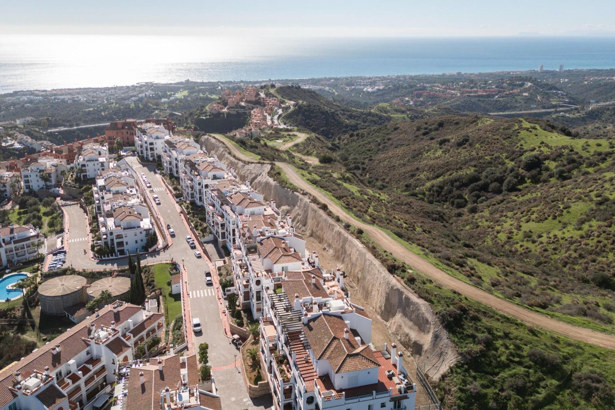 2 Bed Apartment for sale in Calahonda Costa Del Sol, Málaga, Spain
