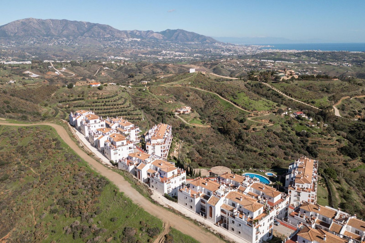 2 Bed Apartment for sale in Calahonda Costa Del Sol, Málaga, Spain