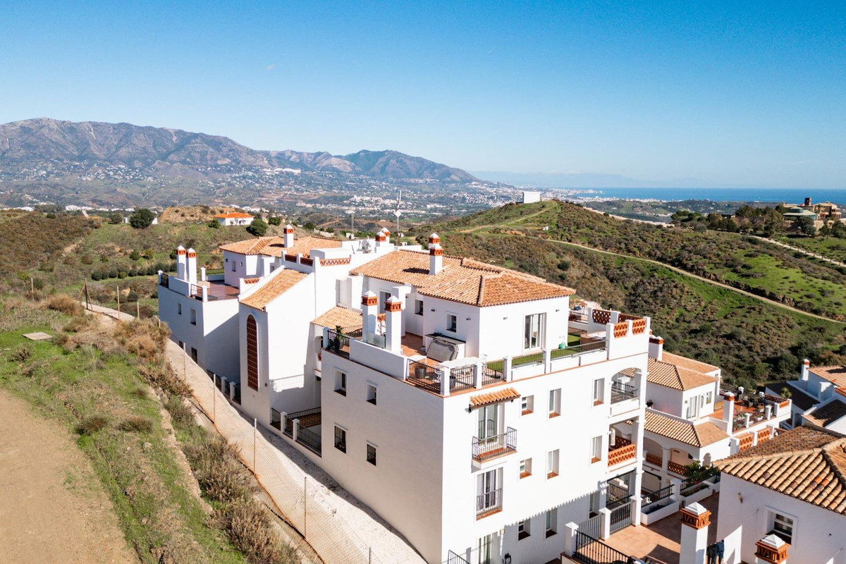 2 Bed Apartment for sale in Calahonda Costa Del Sol, Málaga, Spain