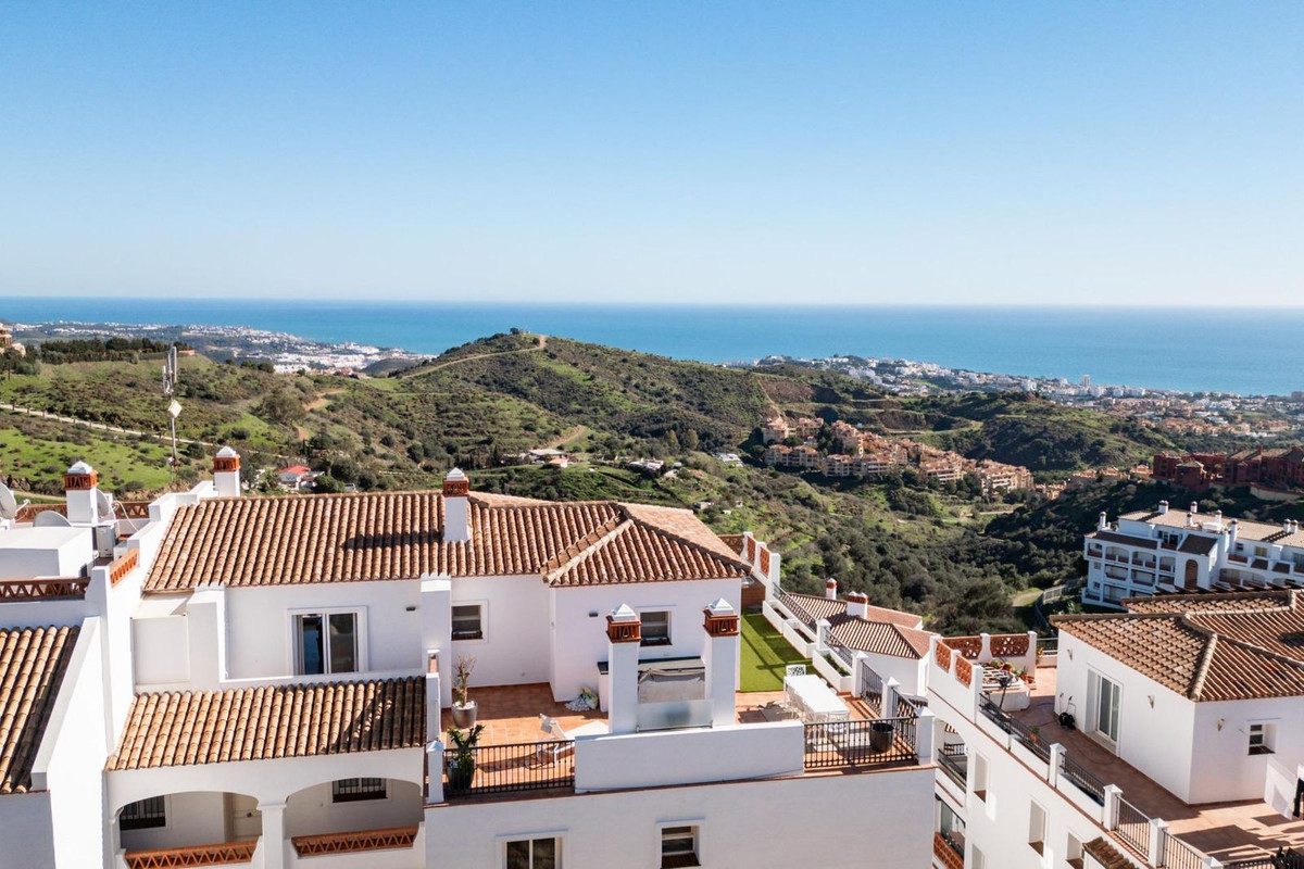 2 Bed Apartment for sale in Calahonda Costa Del Sol, Málaga, Spain