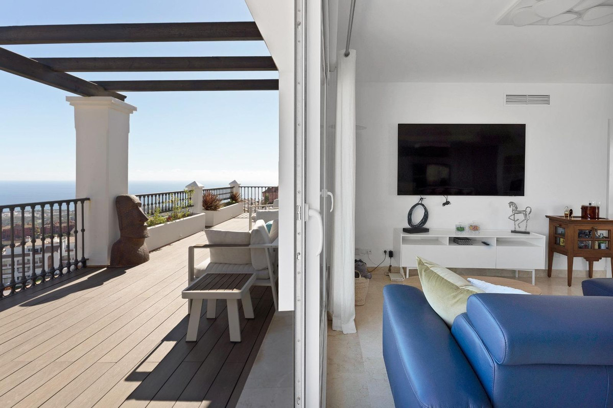 2 Bed Apartment for sale in Calahonda Costa Del Sol, Málaga, Spain
