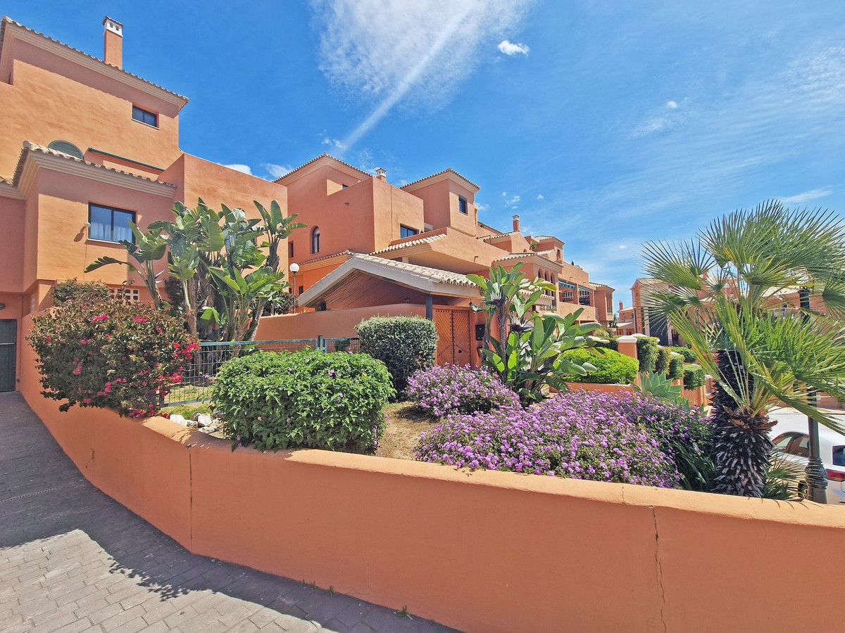 1 Bed Apartment for sale in Elviria Costa Del Sol, Málaga, Spain