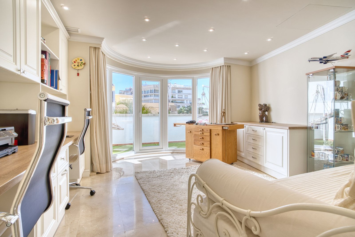 4 Bed Townhouse for sale in Marbella Costa Del Sol, Málaga, Spain