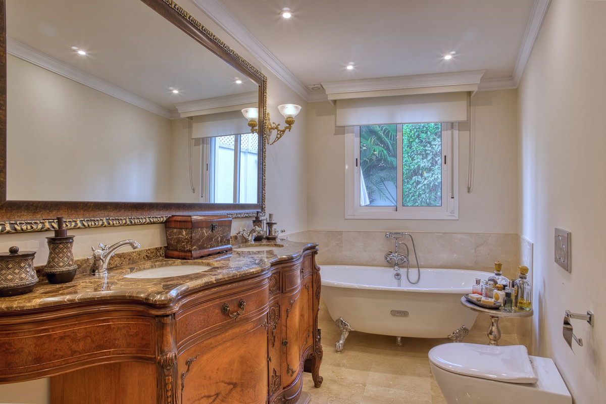 4 Bed Townhouse for sale in Marbella Costa Del Sol, Málaga, Spain