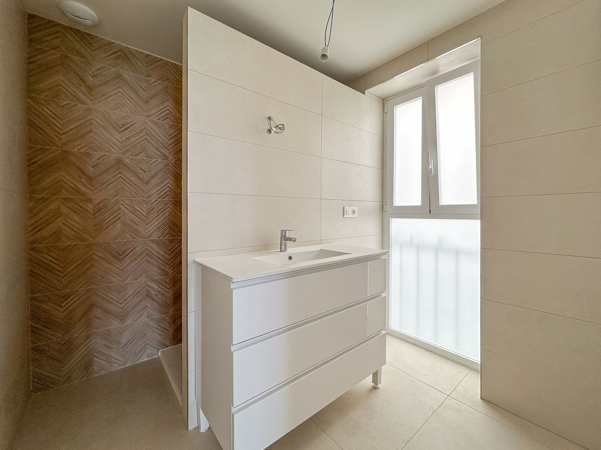 3 Bed Apartment for sale in Fuengirola Costa Del Sol, Málaga, Spain