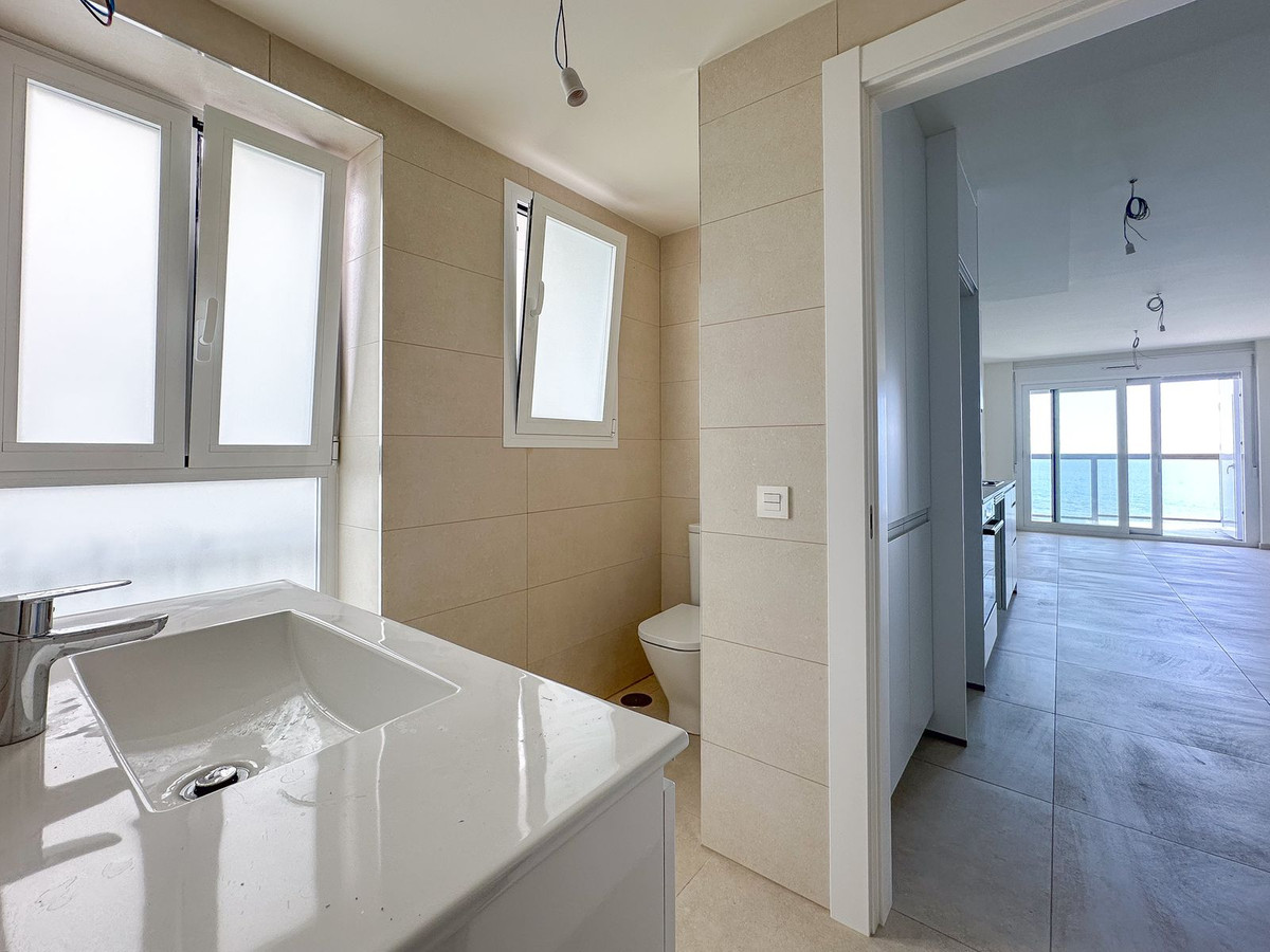 3 Bed Apartment for sale in Fuengirola Costa Del Sol, Málaga, Spain