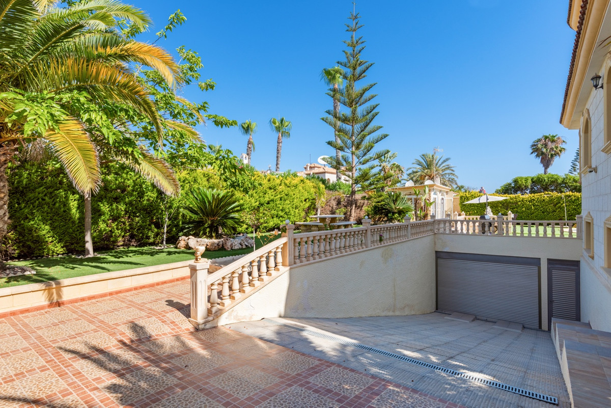 6 Bed Townhouse for sale in Playa Flamenca Costa Blanca, Alicante, Spain