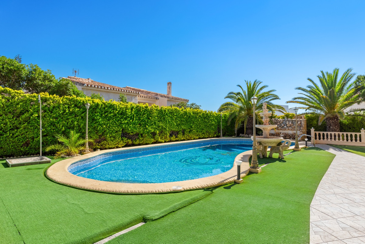 6 Bed Townhouse for sale in Playa Flamenca Costa Blanca, Alicante, Spain