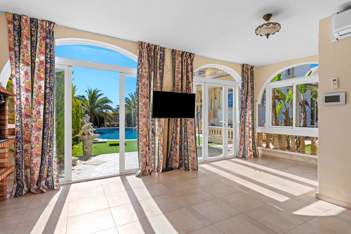 6 Bed Townhouse for sale in Playa Flamenca Costa Blanca, Alicante, Spain