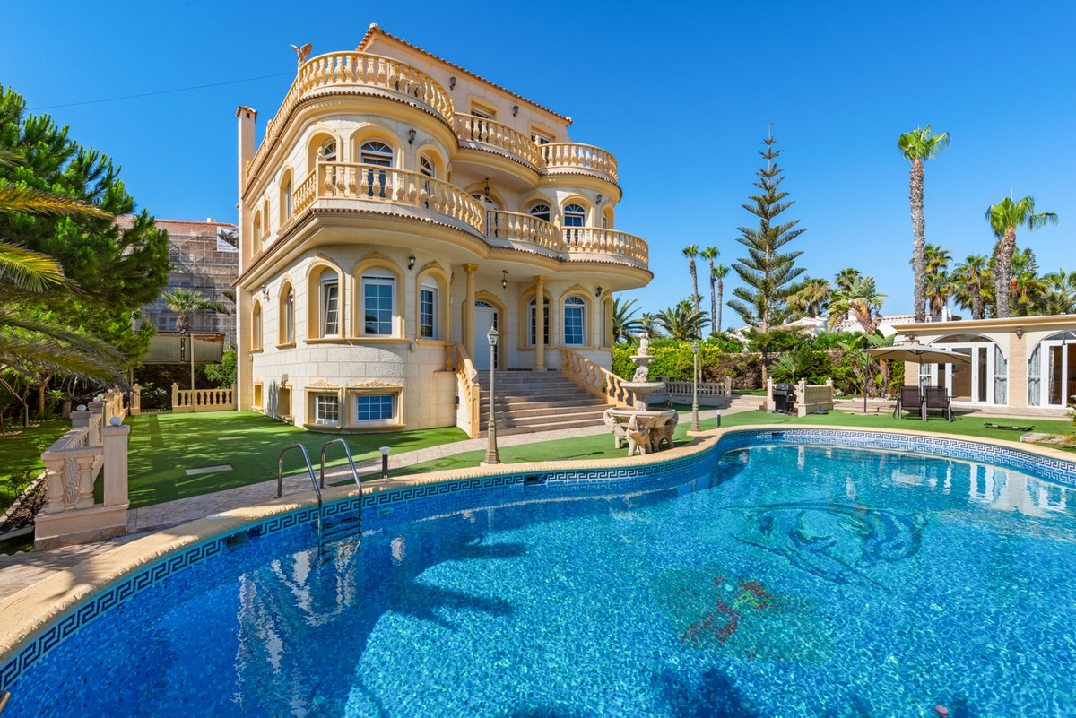 6 Bed Townhouse for sale in Playa Flamenca Costa Blanca, Alicante, Spain