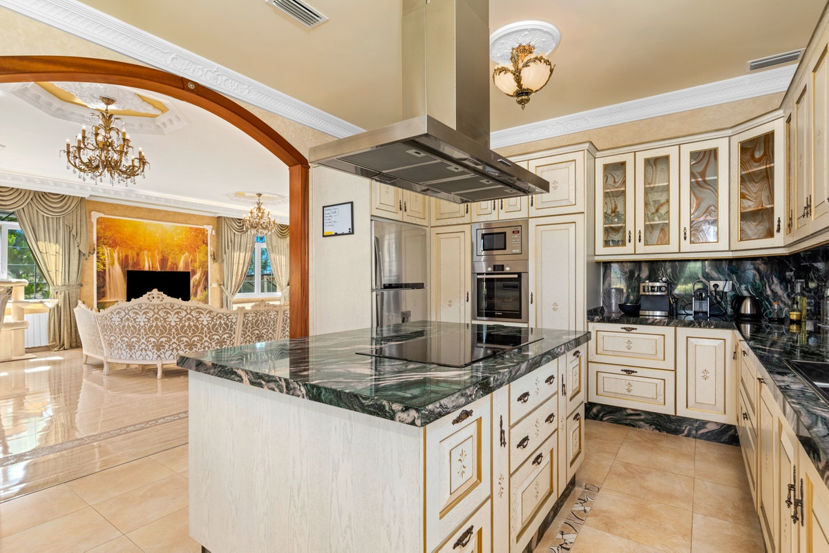 6 Bed Townhouse for sale in Playa Flamenca Costa Blanca, Alicante, Spain