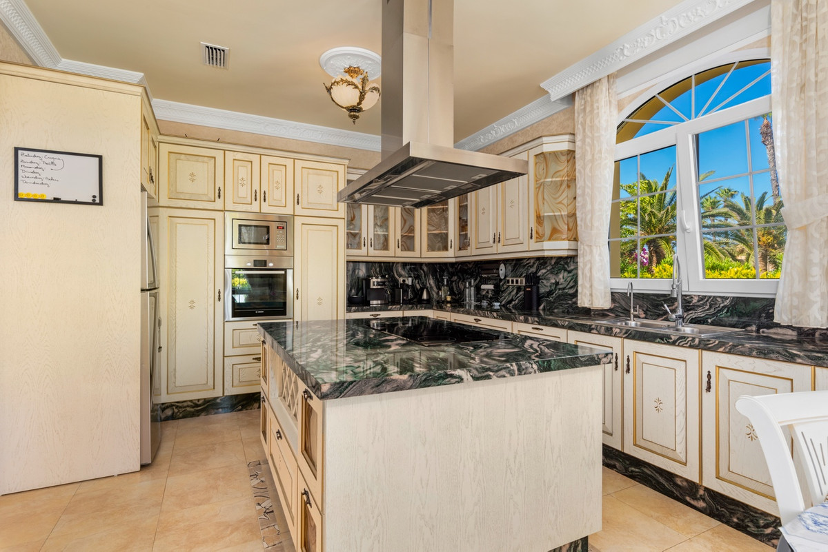6 Bed Townhouse for sale in Playa Flamenca Costa Blanca, Alicante, Spain