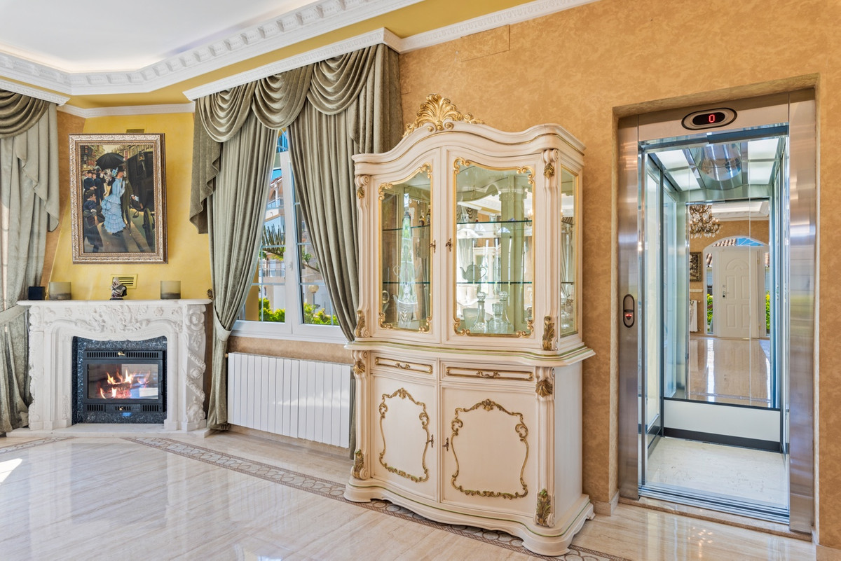 6 Bed Townhouse for sale in Playa Flamenca Costa Blanca, Alicante, Spain
