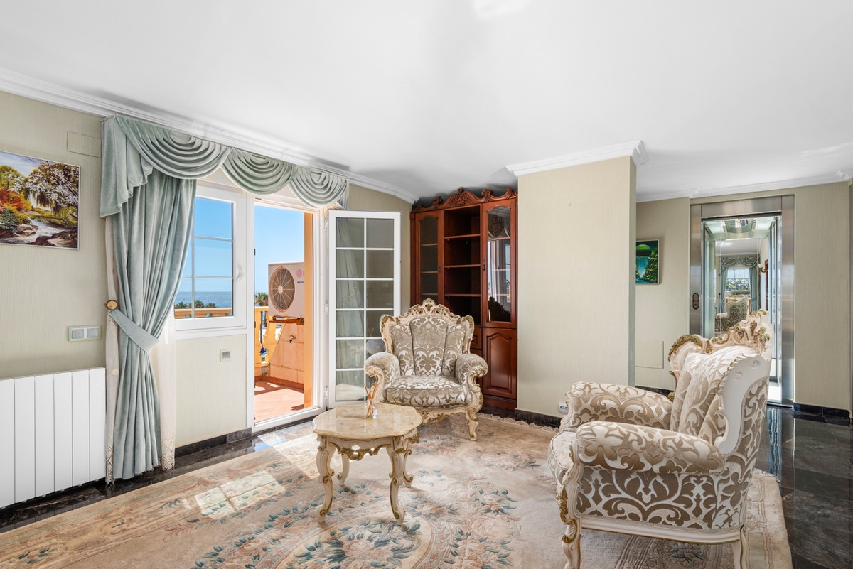 6 Bed Townhouse for sale in Playa Flamenca Costa Blanca, Alicante, Spain