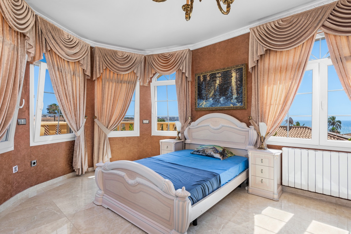 6 Bed Townhouse for sale in Playa Flamenca Costa Blanca, Alicante, Spain