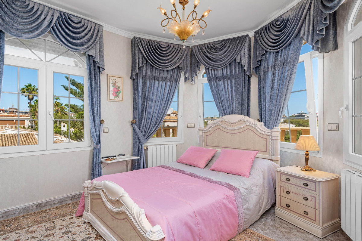 6 Bed Townhouse for sale in Playa Flamenca Costa Blanca, Alicante, Spain