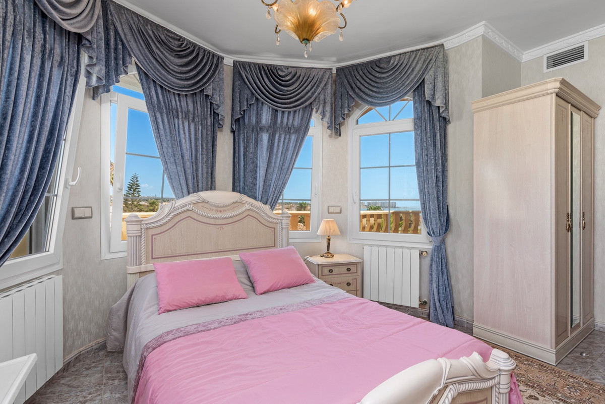 6 Bed Townhouse for sale in Playa Flamenca Costa Blanca, Alicante, Spain