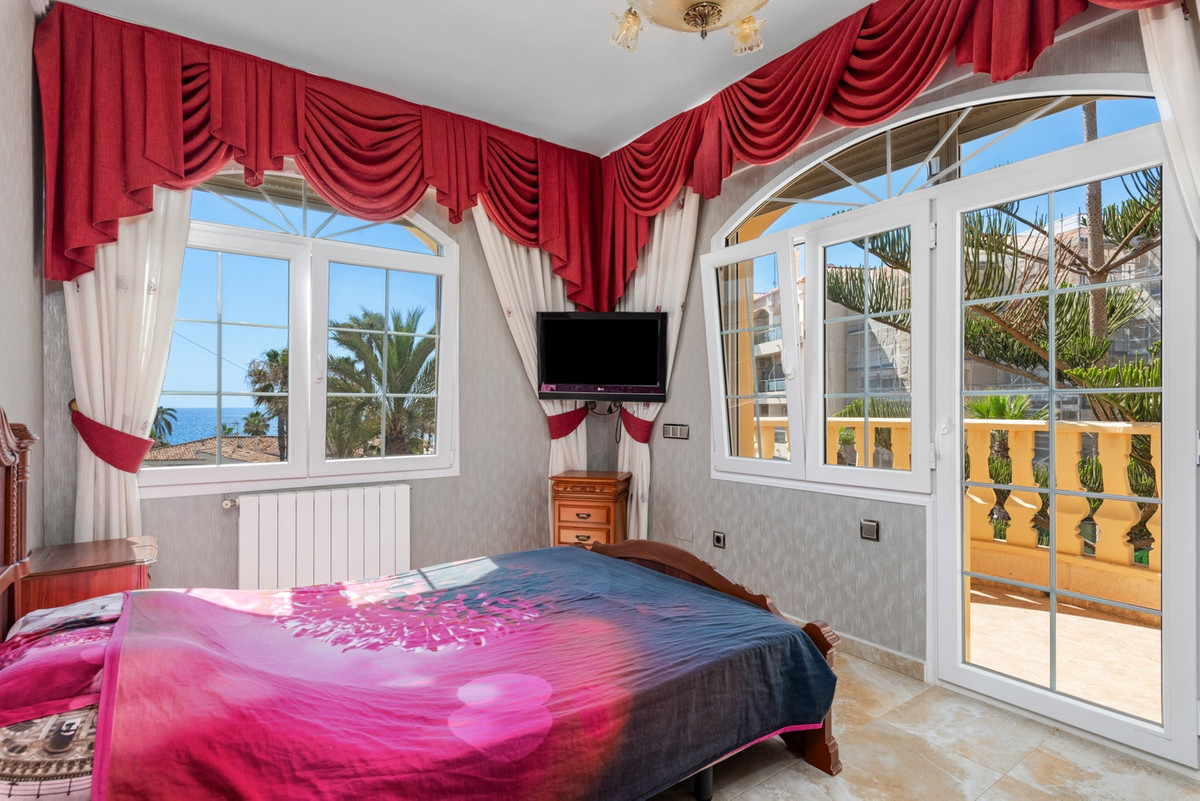 6 Bed Townhouse for sale in Playa Flamenca Costa Blanca, Alicante, Spain