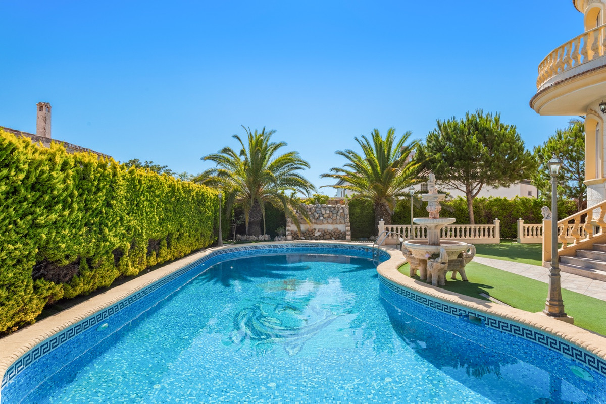 6 Bed Townhouse for sale in Playa Flamenca Costa Blanca, Alicante, Spain